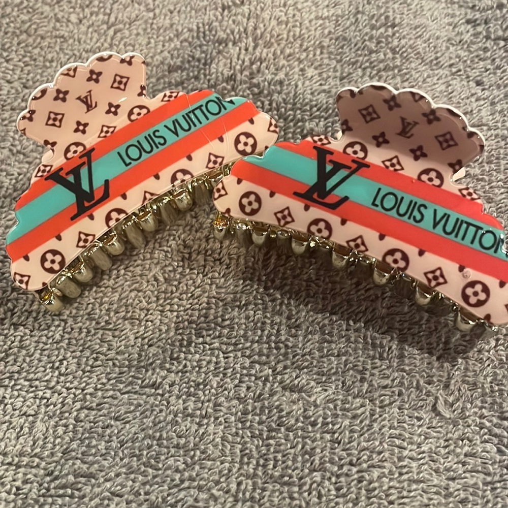 2 LV claw hair clips